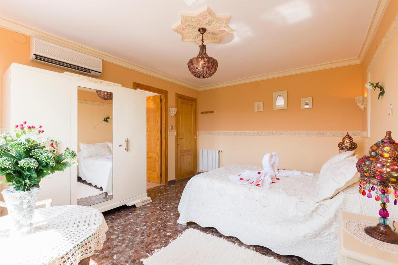 Habitaciones Iraizas Con Piscina Otura Ngoại thất bức ảnh