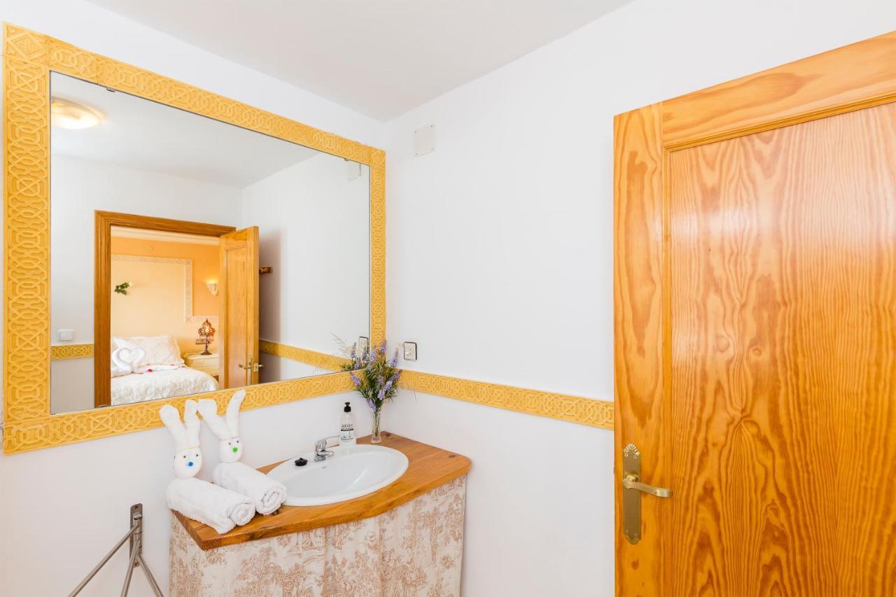 Habitaciones Iraizas Con Piscina Otura Ngoại thất bức ảnh